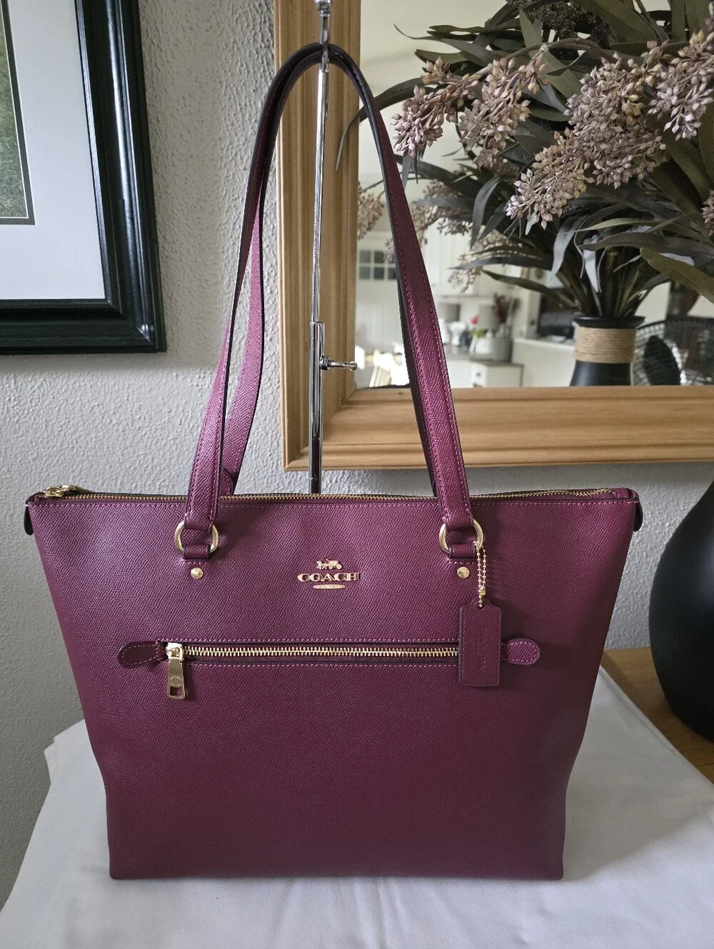 COACH  79608 black Cherry  Gallery Shoulder Tote